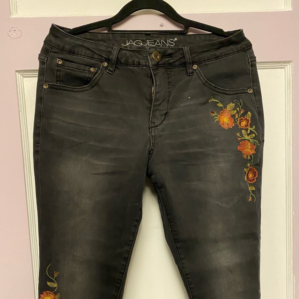 Embroidered Jag Mid-Rise Skinny Jeans
